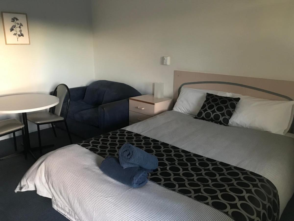 County Lodge Motor Inn West Wyalong Bagian luar foto