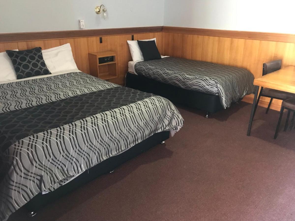 County Lodge Motor Inn West Wyalong Bagian luar foto