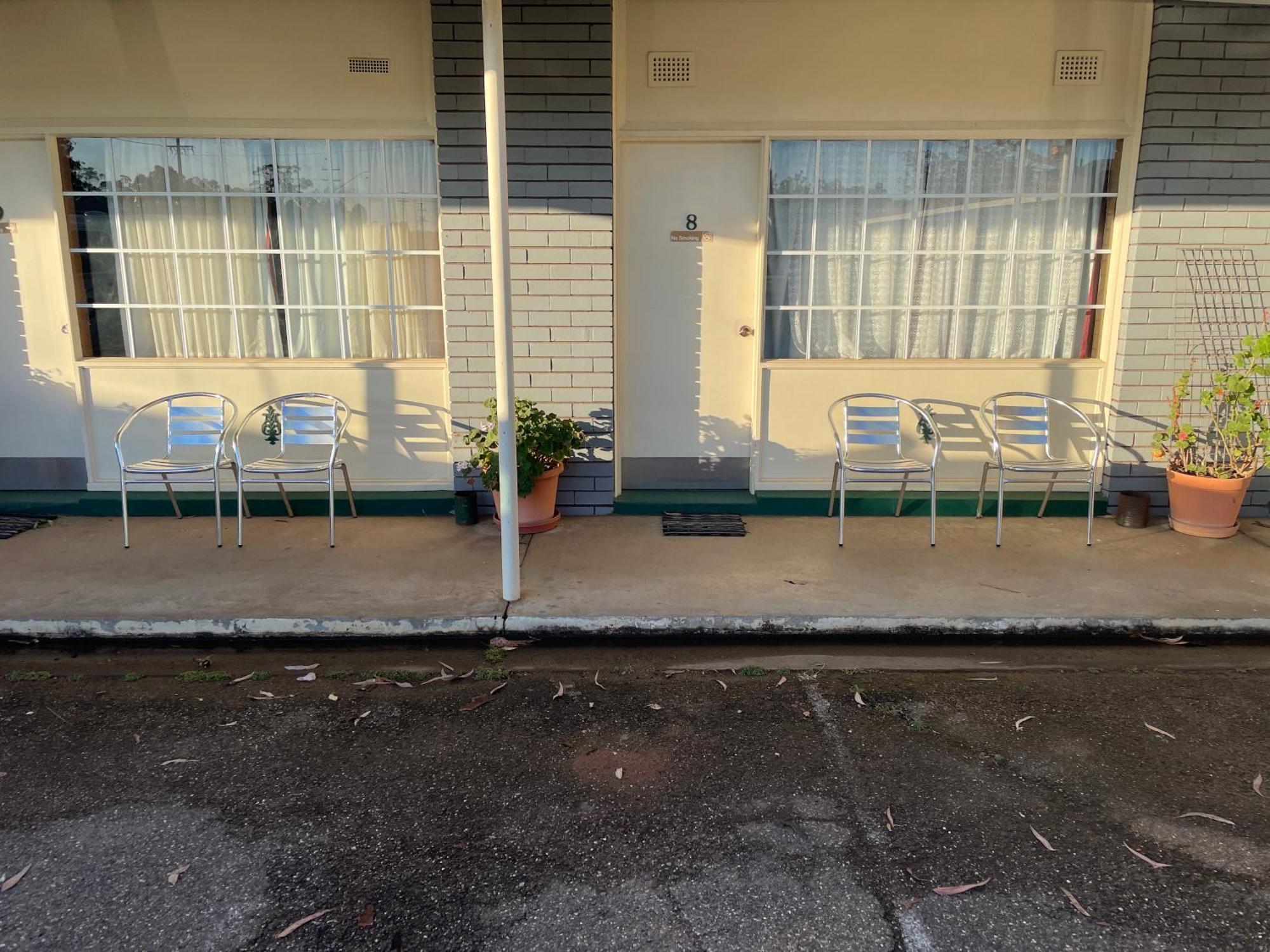 County Lodge Motor Inn West Wyalong Bagian luar foto